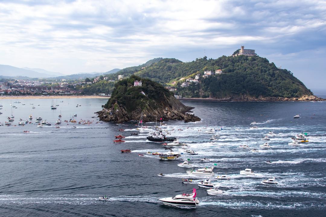 Celebración de aficionados al final de la regata de la Bandera de la Concha